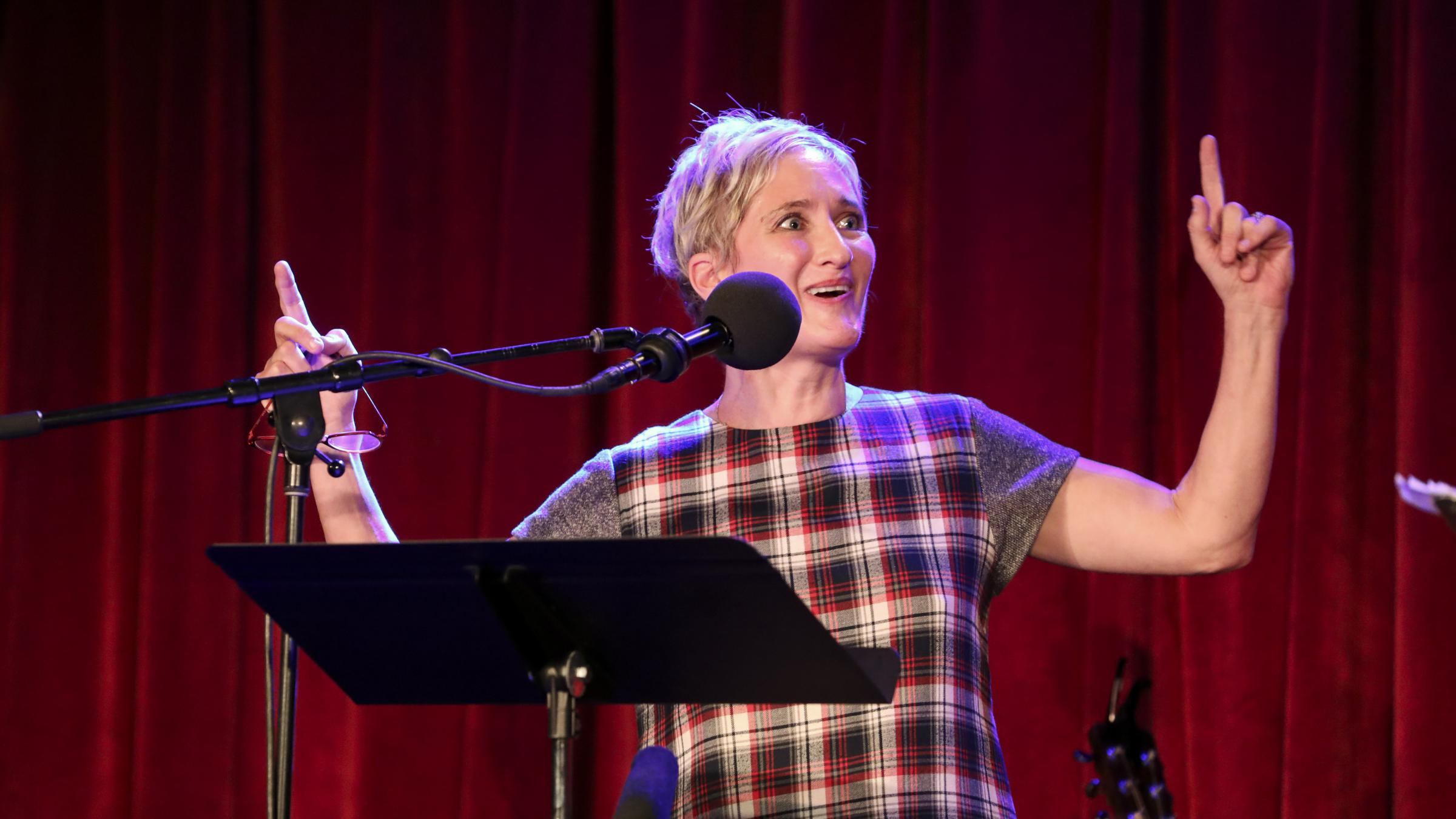 Jill Sobule, Iconic Singer of ‘Supermodel’ and ‘I Kissed a Girl,’ Dies in Tragic House Fire