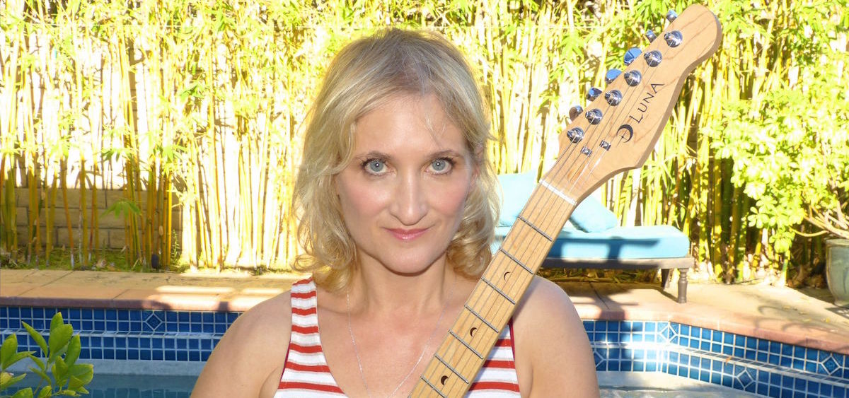 Jill Sobule, Iconic Singer of ‘Supermodel’ and ‘I Kissed a Girl,’ Dies in Tragic House Fire