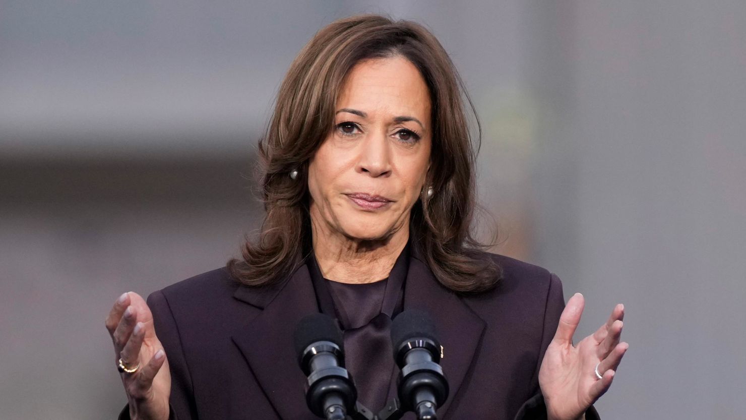 Kamala Harris Makes Met Gala Debut in Off-White: A Regal Look Celebrating Strength and Confidence